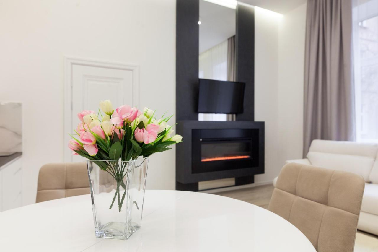 Royal Stylish Apartment In The Old City Lviv Extérieur photo