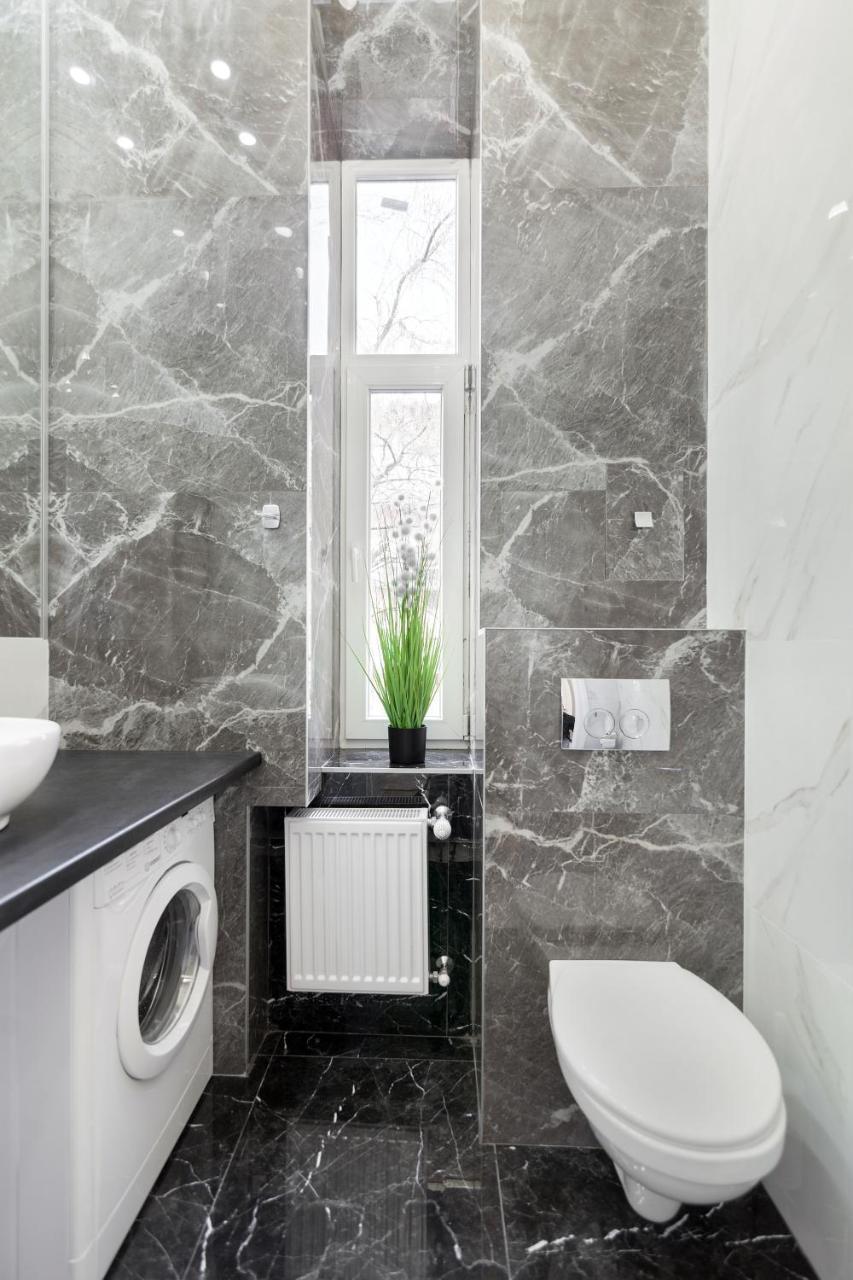 Royal Stylish Apartment In The Old City Lviv Extérieur photo