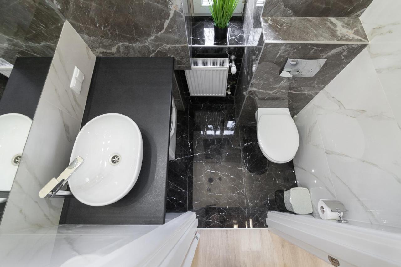 Royal Stylish Apartment In The Old City Lviv Extérieur photo