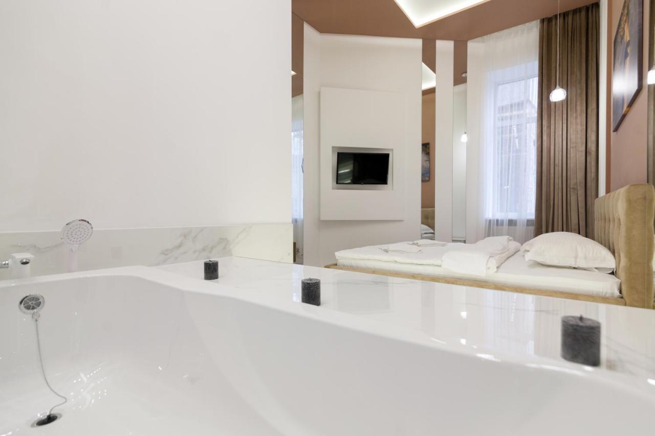 Royal Stylish Apartment In The Old City Lviv Extérieur photo