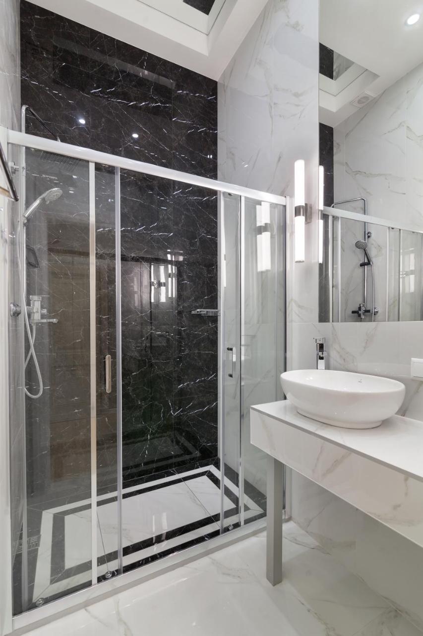 Royal Stylish Apartment In The Old City Lviv Extérieur photo