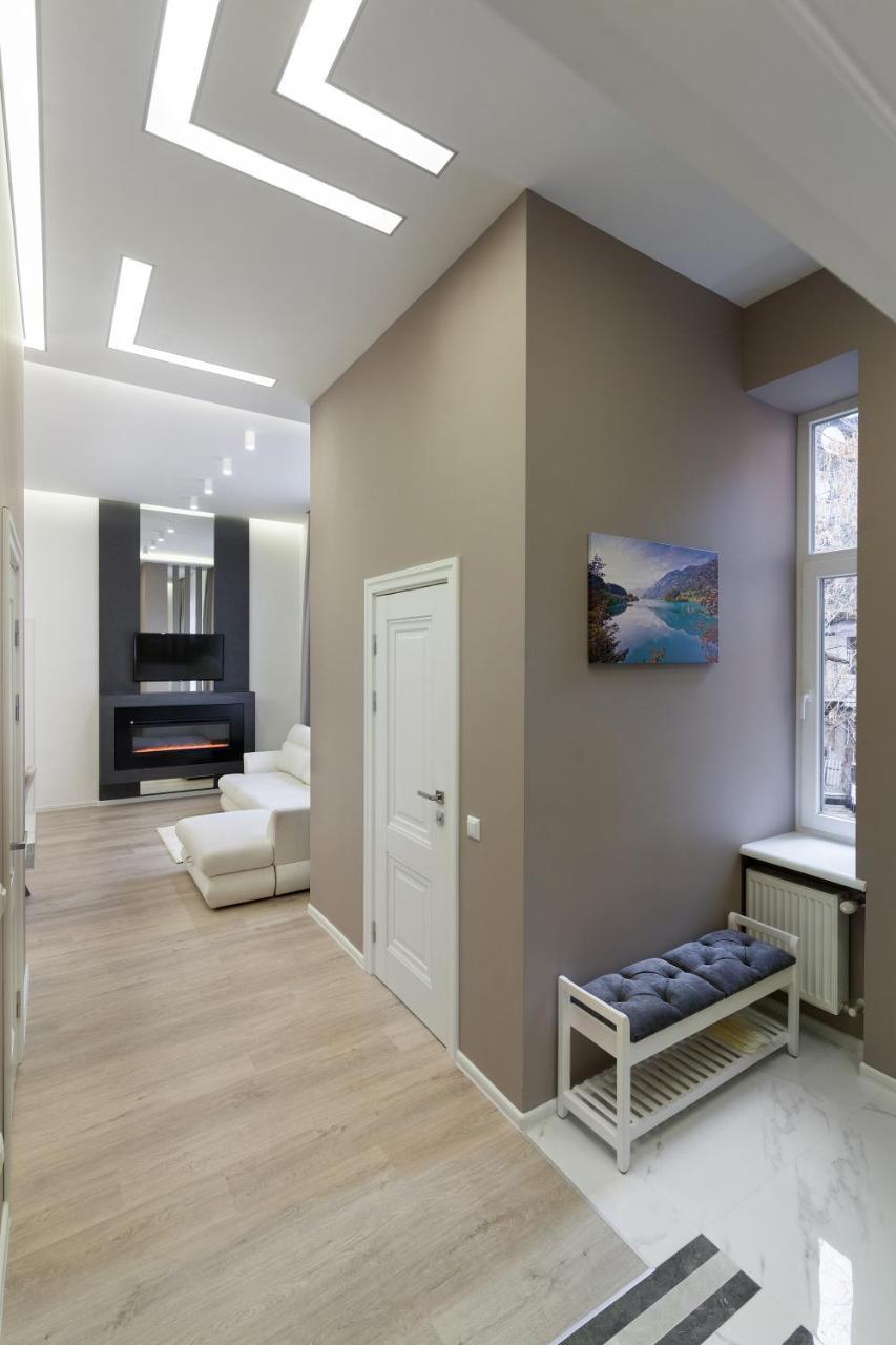 Royal Stylish Apartment In The Old City Lviv Extérieur photo